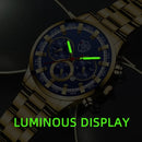 Relógio com detalhes banhado a ouro